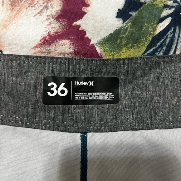 Men’s Hurley board shorts - Picture 3 of 4